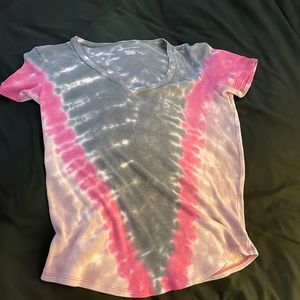 AMERICAN EAGLE TIE DYE V NECK SHIRT